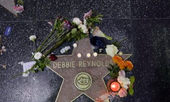 Debbie Reynolds (1932 – 2016)
