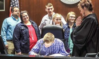 Foster Parents Adopt 4 Siblings Who Wanted To Stay Together, Brings Judge To Tears