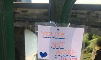 Teen Attaches Uplifting Notes To A Bridge And Itand#039;s Saving Lives